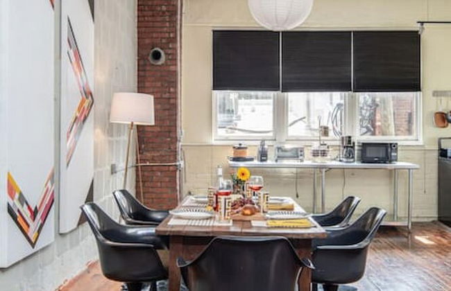 High-design Loft on Historic Alley Park Free - Photo 36