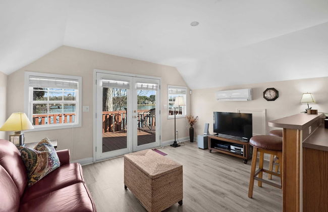 Bear Creek Lodge by Avantstay Lakefront + Dock - Photo 26