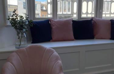 The Clock Tower Apartment - Spacious, Modern, 2 Bedroom Apartment , Southsea with Free parking - sleeps 4 - Photo 22