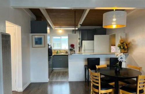 New 2BR Home w Parking Laundry in 580-80 - Foto 1