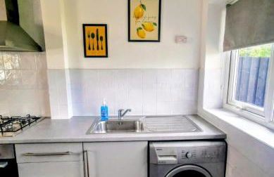 No 7 - Bright, Spacious 3 Bed Home with Parking & WiFi - Foto 36