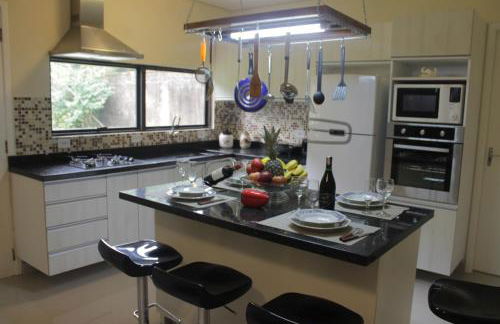 O Melhor Chalé da Praia do Guaiúba, com Churrasqueira e Piscina Gigante - Foto 22