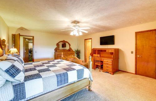 Just a Cast Away Cassville Cabin with Covered Deck - Foto 11