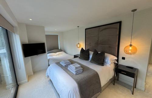 Luxury Villa - Hot Tub - Exclusive Offers - Amar Luxury Stays - Photo 47