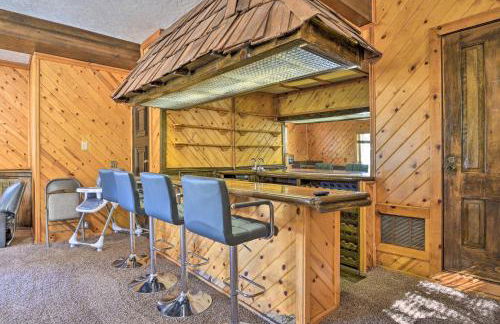 Luxe Escape with Decks, Mtn Views, Game Room! - Foto 29