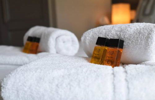 Air Maison - Family Home with Off-Road Parking - Photo 16