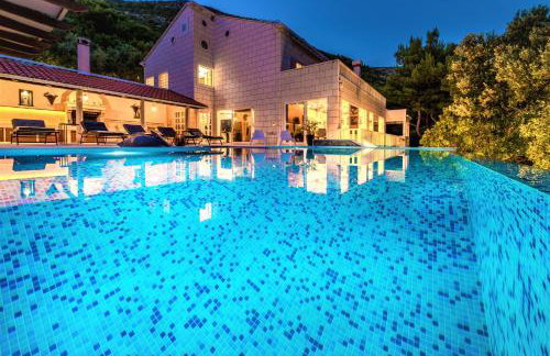 Villa Ragusea With a Private Beach - Photo 2