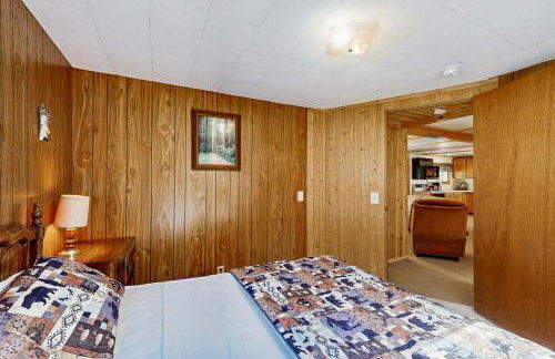 Quaint Lake Escape - Photo 20