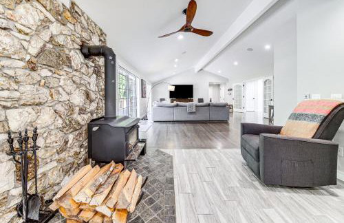 Private Pond and Indoor Pool Grand Arlington Villa! - Foto 11