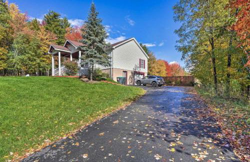 Game Room and Spacious Yard 10-Acre Catskills Home! - Foto 43