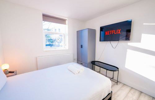 Cozy Cardiff Studio - City Center Gem with Patio - Photo 2