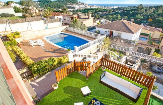 Vila Maer in Blanes With 5 Bedrooms and 2 Bathrooms - Photo 8