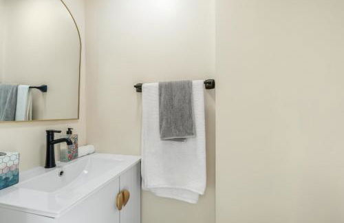 Family Retreat Near NYC w/ Parking & Views - Foto 35