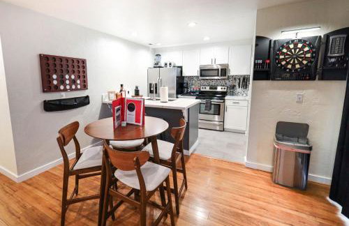 Game Night Downtown - BSU - Slots - Over 100 Games - Foto 71