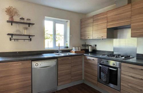 WS10 Contractor House 3 Bed 3 Bath with Parking - Foto 3