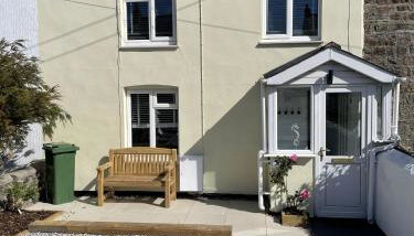 The Little Seahorse - Newly Renovated Cottage 5mins Walk The Beach with Hot Tub - Foto 2, Garden