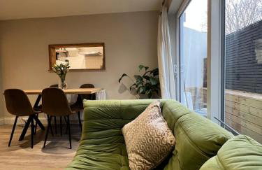 Newly Renovated 1-Bed Apartment with Private Patio - Foto 7