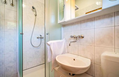 2 Bedroom Amazing Apartment In Nevidane - Foto 21