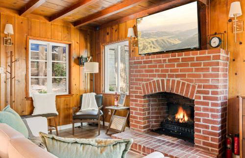 Cute Romantic Cabin With Hot Tub 5 Min from Lake - Foto 7