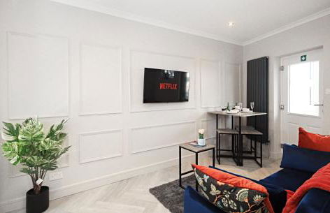 Rayan Heights Cosy 1 bedroom flat sleeps 2 perfect for contractors tourists families - Free parking - Foto 1