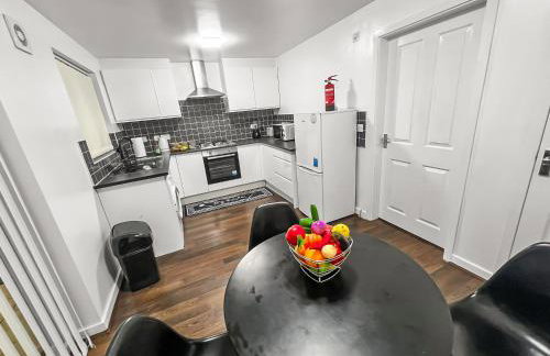 New Manchester City Getaway House with 2 FREE Parking - Foto 41