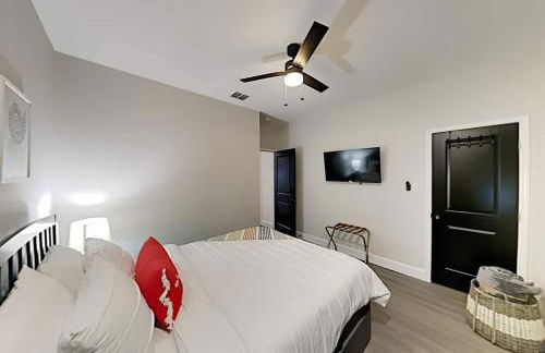 Luxurious Family-friendly Oasis with Laguna Views - Foto 31