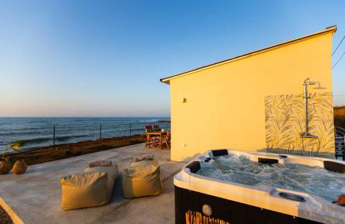 Savina Seafront Home - Photo 20