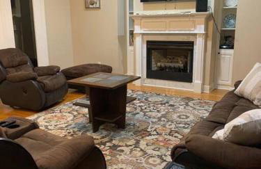 Luxury, modern, homely 4 bedroom house, close to city center, hospitals and shopping centers - Foto 1