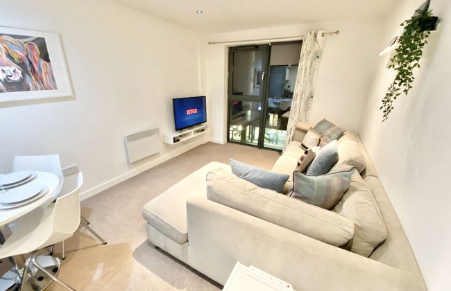 2-bed Apartment Parking Deep Cleaned Professionally - Foto 1