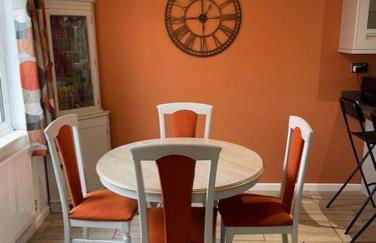 Cosy 3-bed Terrace Home, Nantwich - Foto 1