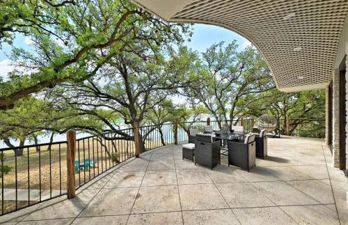 Luxury Lakefront Escape on Lake Travis - Photo 39