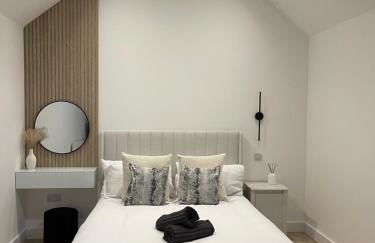 The Lodge Hideaway in Cowes - Photo 1