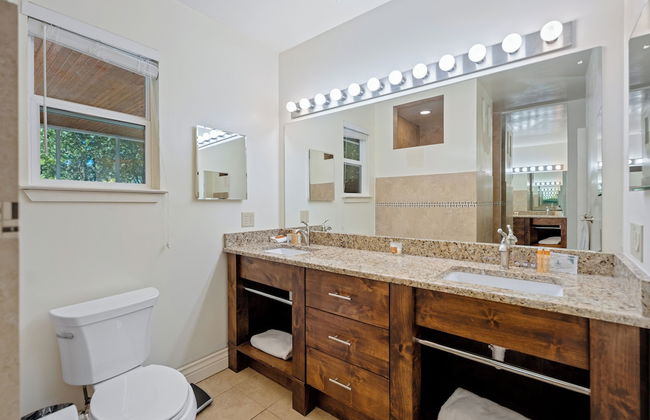 Screened-in Porch Walkable to Soco - Foto 27