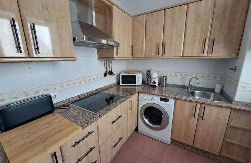 Ático primera línea de playa con vistas al Mar-Climatizado-Wifi-Parking-Solo familias - Foto 25