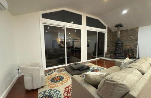 Modern Retreat Poconos 3BR Fire Pit Skiing - Foto 59