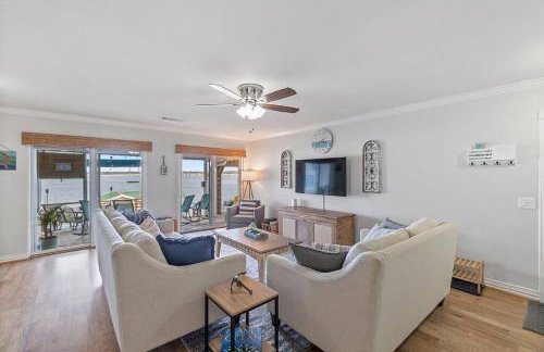 Lakefront retreat, hot tub, pets - Foto 17