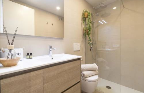 Seafront Apartment in Calella with Beach Access - Photo 31