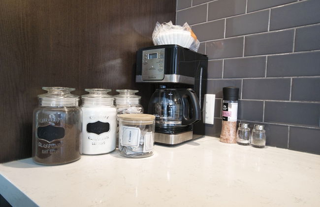 Yorkville Modern 1 Bedroom Suite Toronto - Photo 28