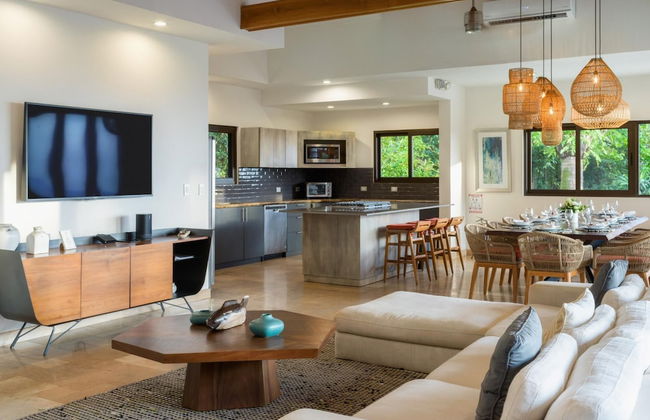 Stunning 7 BR Villa Manuel Antonio Sanctuary - Photo 27