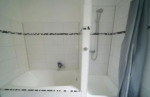 Schöne helle 50qm Suite mit großer Küche - Foto 17