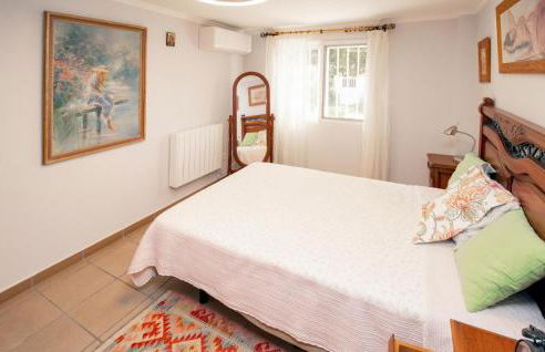 Beautiful Apartment In Oliva With Wifi - Photo 16