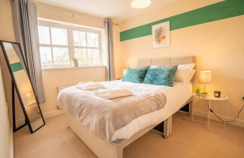 Central location -3 Beds, 2 baths , off-street parking, fast Wifi, sleeps 7 - Foto 3