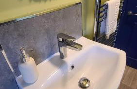 Dovetails, short drive from Alton Towers and Uttoxeter racecourse Games room with Wii and football table - Foto 29