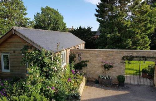 Charming Cottage surrounded by Idyllic garden in peaceful location in central Charlbury - Foto 1