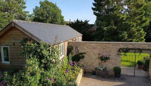Charming Cottage surrounded by Idyllic garden in peaceful location in central Charlbury - Foto 1, Garden, Garden view