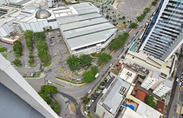 EDIFÍCIO ESSENCIALE PREMIER, 34º ANDAR, VAZADO, DE FRENTE A ENTRADA DO FLAMBOYANT SHOPPING, COM ESTACIONAMENTO GRÁTIS, COZINHA, FECHADURA ELETRÔNICA, WI-FI, TV COM ROKU, PISCINA, LAVANDERIA SEM CUSTO ADICIONAL By REI DOS FLATS - Foto 29