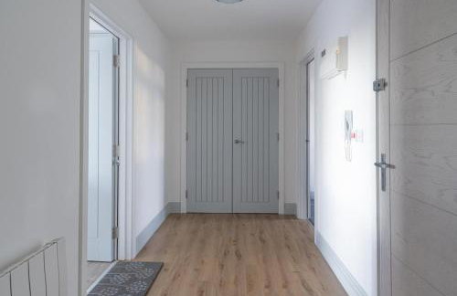 Newly Refurbished 2 bed with Fantastic View - Foto 35