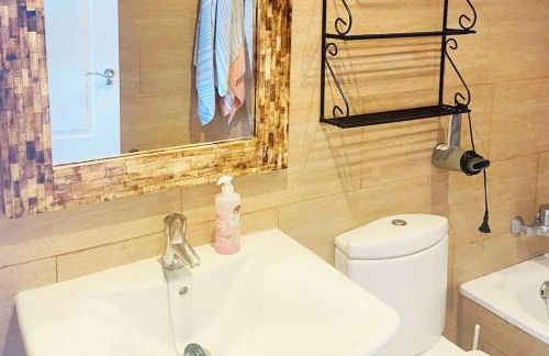 Apartamento en primera línea de playa con piscina y garaje gratuito - Foto 35