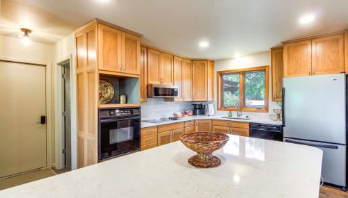 Kansas Gem with Fire Pit and Views 10 Mi to Dtwn! - Foto 5