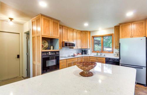 Kansas Gem with Fire Pit and Views 10 Mi to Dtwn! - Foto 5